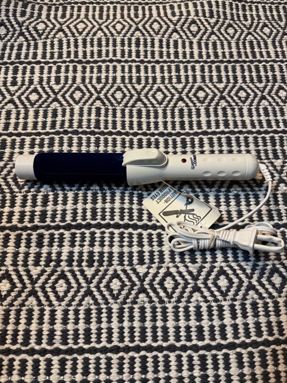 Conair Supermax Navy Blue Velvet Ceramic Curling Wand 1.25 in. Barrel
